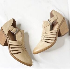 Nordstrom Calson Nubuck leather caged cutout beige Chelsea ankle bootie size 6